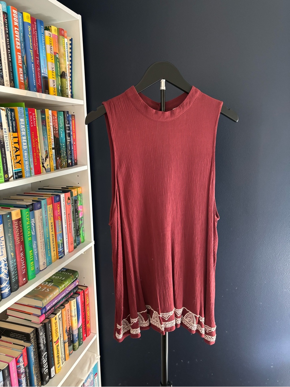 Women’s Sleeveless Crinkle Tank Top with Embroidered Hem - Wine